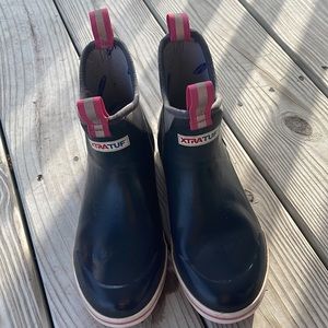 Navy and pink xtratuf